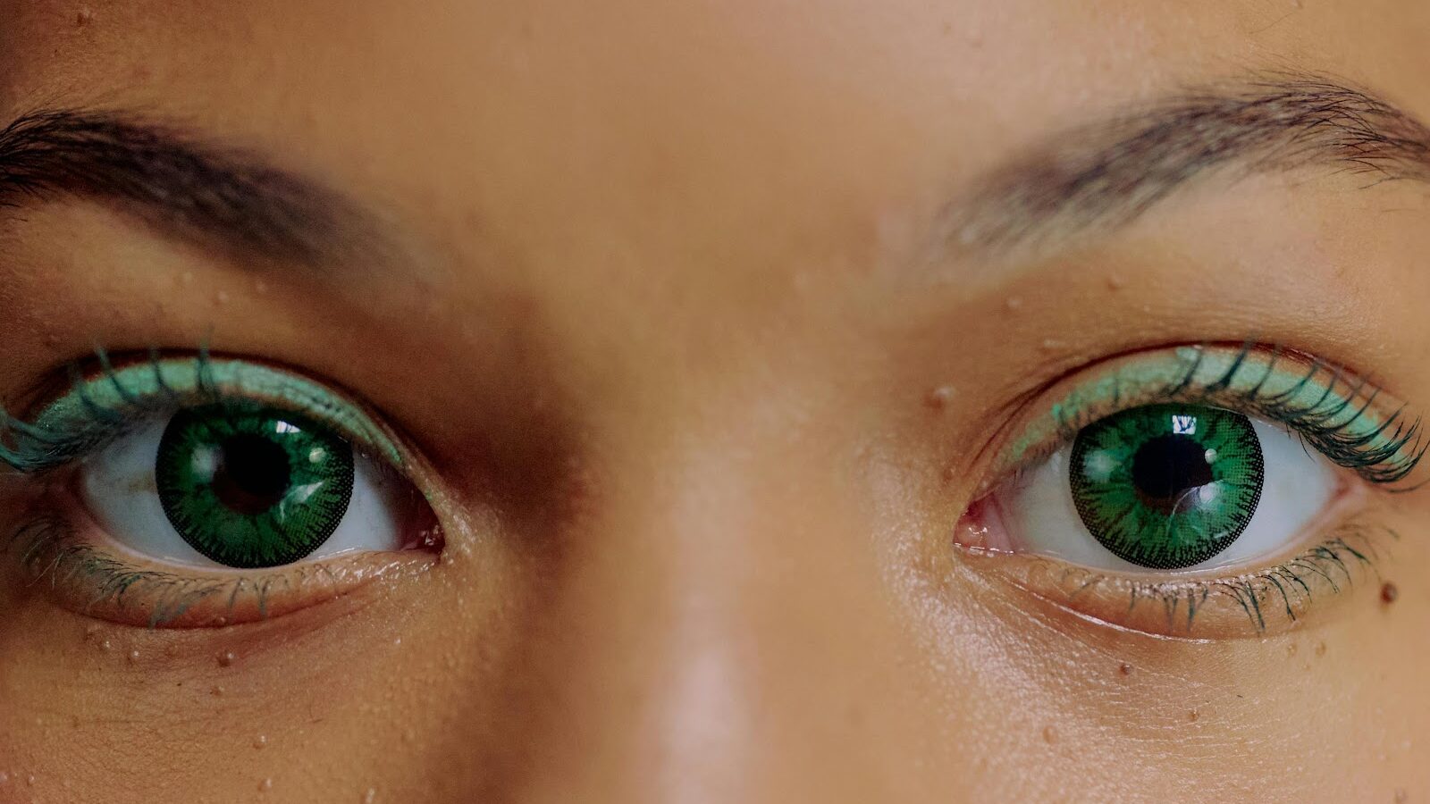 Clear vs Color Contact Lenses: Which Is Right for You?