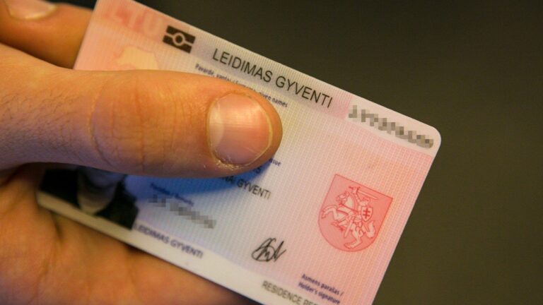 How to Obtain a Residence Permit in Greece in 2025